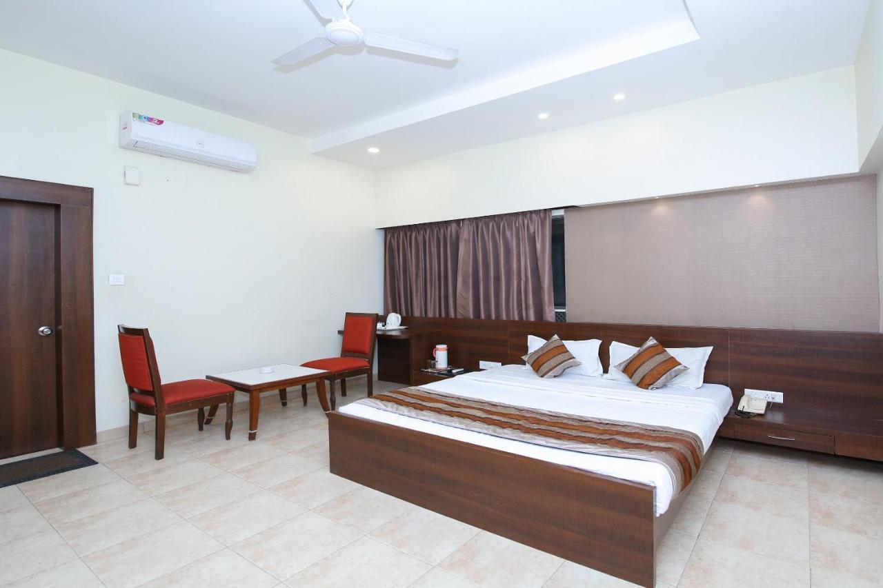 Jabali Palace Hotel Джабалпур Екстериор снимка