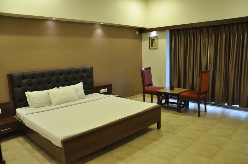 Jabali Palace Hotel Джабалпур Екстериор снимка