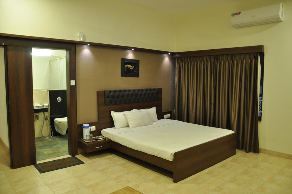 Jabali Palace Hotel Джабалпур Екстериор снимка
