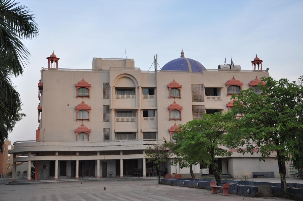 Jabali Palace Hotel Джабалпур Екстериор снимка