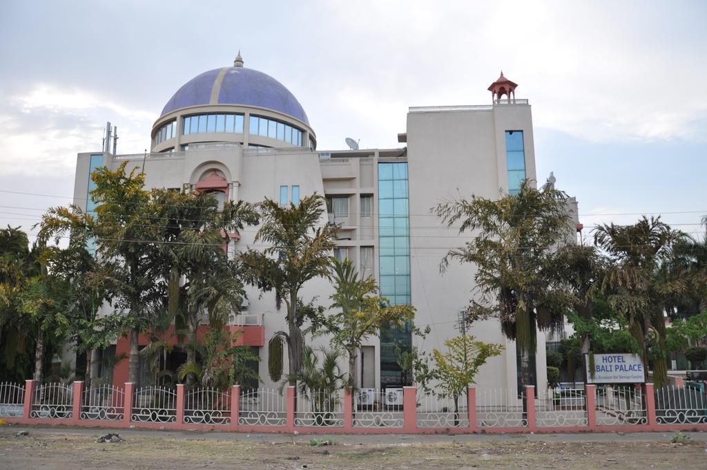 Jabali Palace Hotel Джабалпур Екстериор снимка