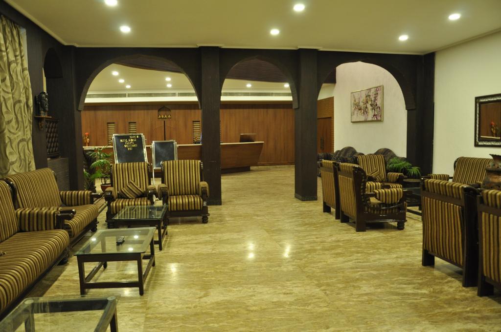 Jabali Palace Hotel Джабалпур Екстериор снимка