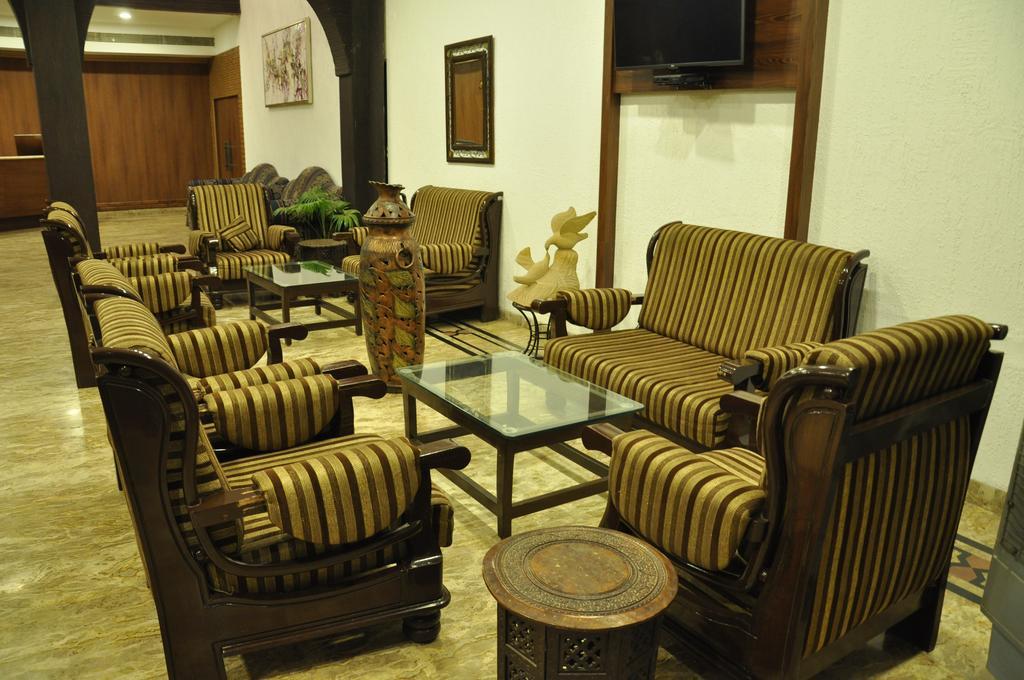 Jabali Palace Hotel Джабалпур Екстериор снимка