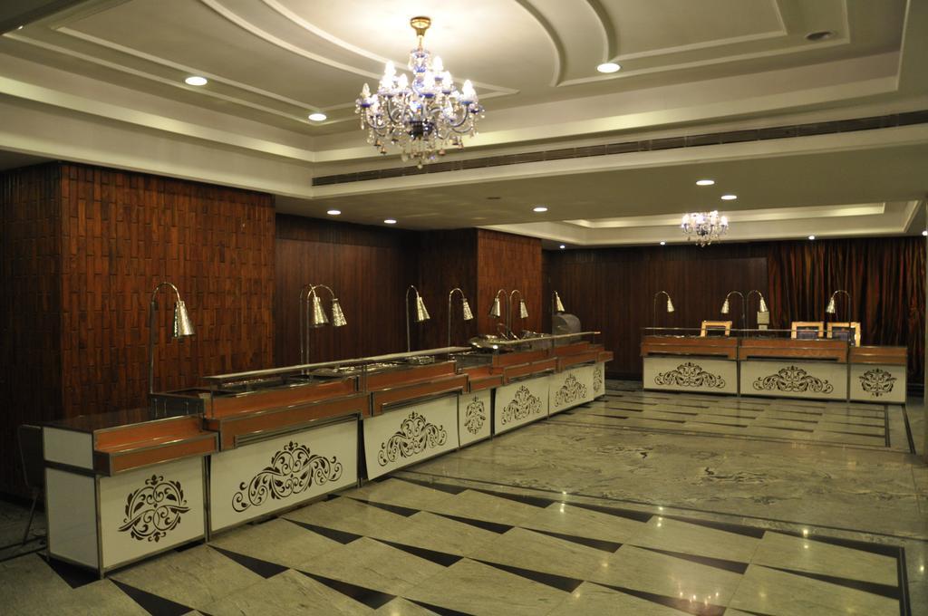 Jabali Palace Hotel Джабалпур Екстериор снимка